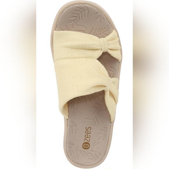 BZEE'S Smile More Bow Sandal (Butter) - Picture 7 of 12